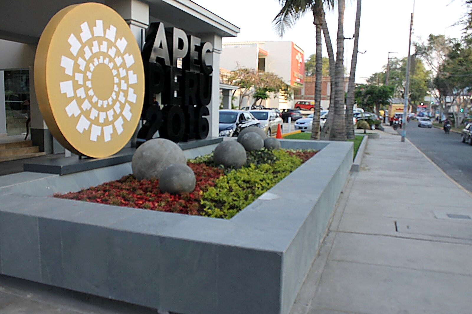 Jardinera decorativa exterior — proyecto Hotel Casa Andina